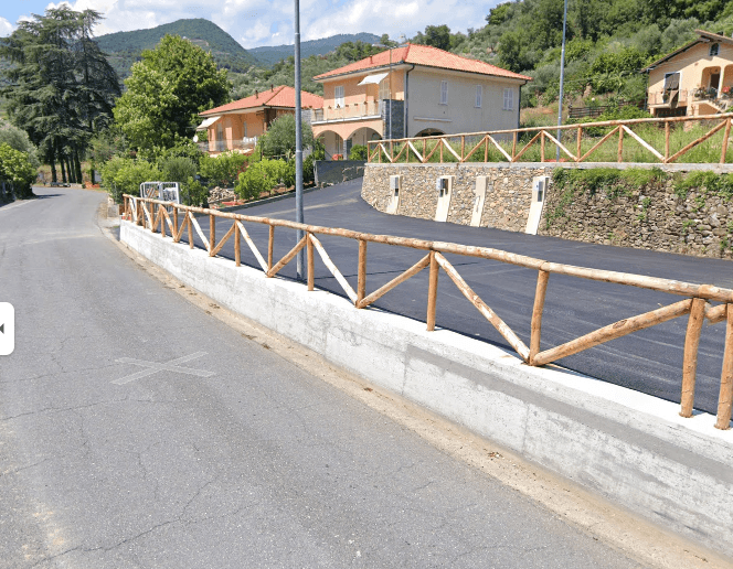 Parcheggio libero di fronte alla chiesa